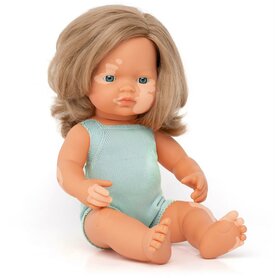 Europees babymeisje met Vitiligo en lange blonde haren (38 cm)